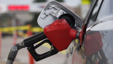 احتمال کاهش سهمیه بنزین ماهانه و افزایش قیمت بنزین آزاد ؛ بنزین سه‌نرخی در راه است!