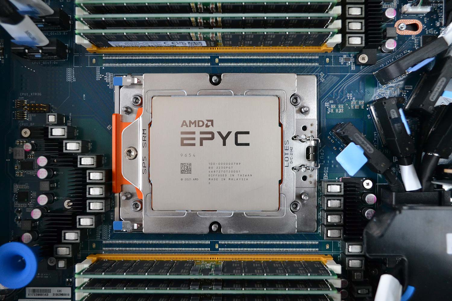 پردازنده AMD EPYC 9V84 Zen 4 در بنچمارک Cinebench R23