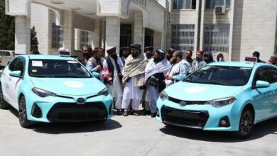 تاکسی جدید افغانستان توسط طالبان معرفی شد؛ تویوتا کرولا آبی و سفید!