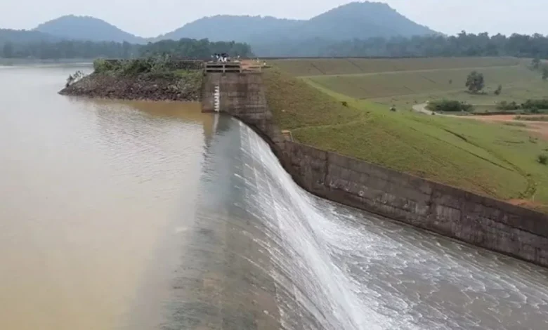 مقام هندی برای بازیابی گوشی خود، آب یک سد را تخلیه کرد! + عکس