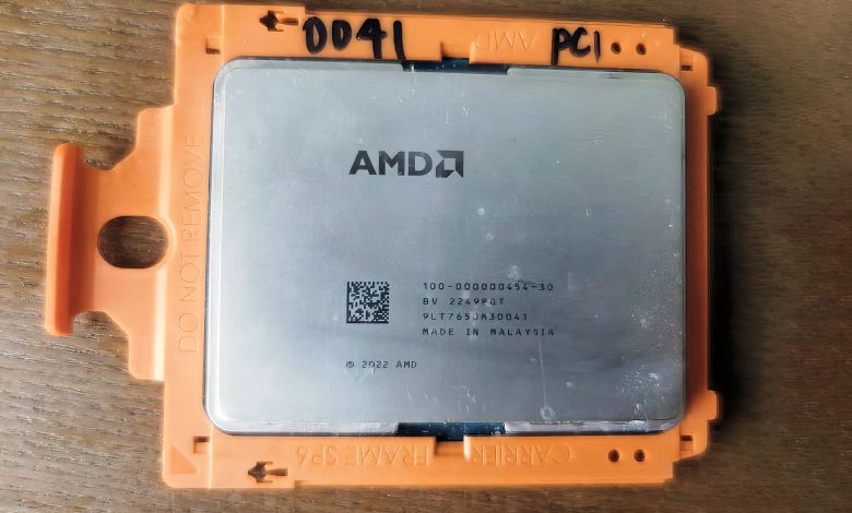 پردازنده AMD Ryzen Threadripper 7985WX از سوکت SP6 استفاده می‌کند