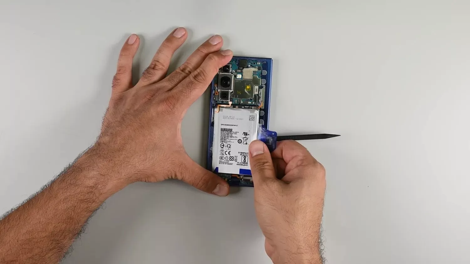 کالبدشکافی گلکسی زد فولد 7 توسط iFixit؛ تعمیر گوشی دشوار است + ویدیو