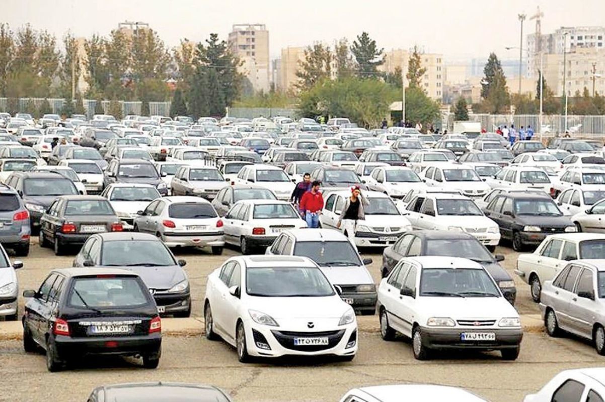 قیمت خودرو در ایران دوباره اوج میگیرد؛ خانوارها از خرید جا میمانند