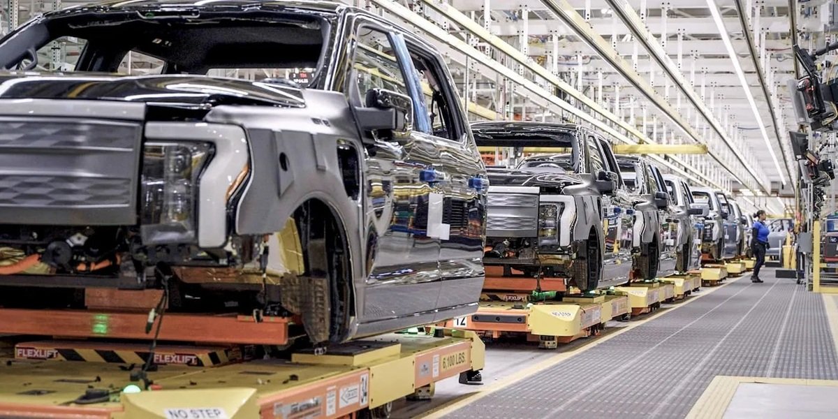 فورد تولید F-150 لایتنینگ را برای تمرکز روی پیکاپهای بنزینی متوقف میکند