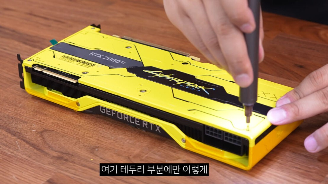 تبدیل کارت گرافیک Blower RTX 2080 Ti به نسخه خاص Cyberpunk 2077 با تغییر کولر