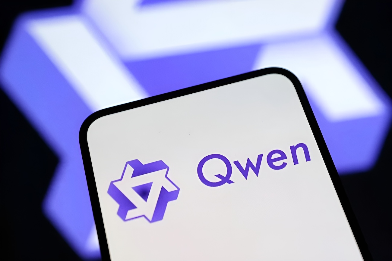 هوش مصنوعی Qwen علیبابا حالا میتواند وبسایت و پادکست بسازد