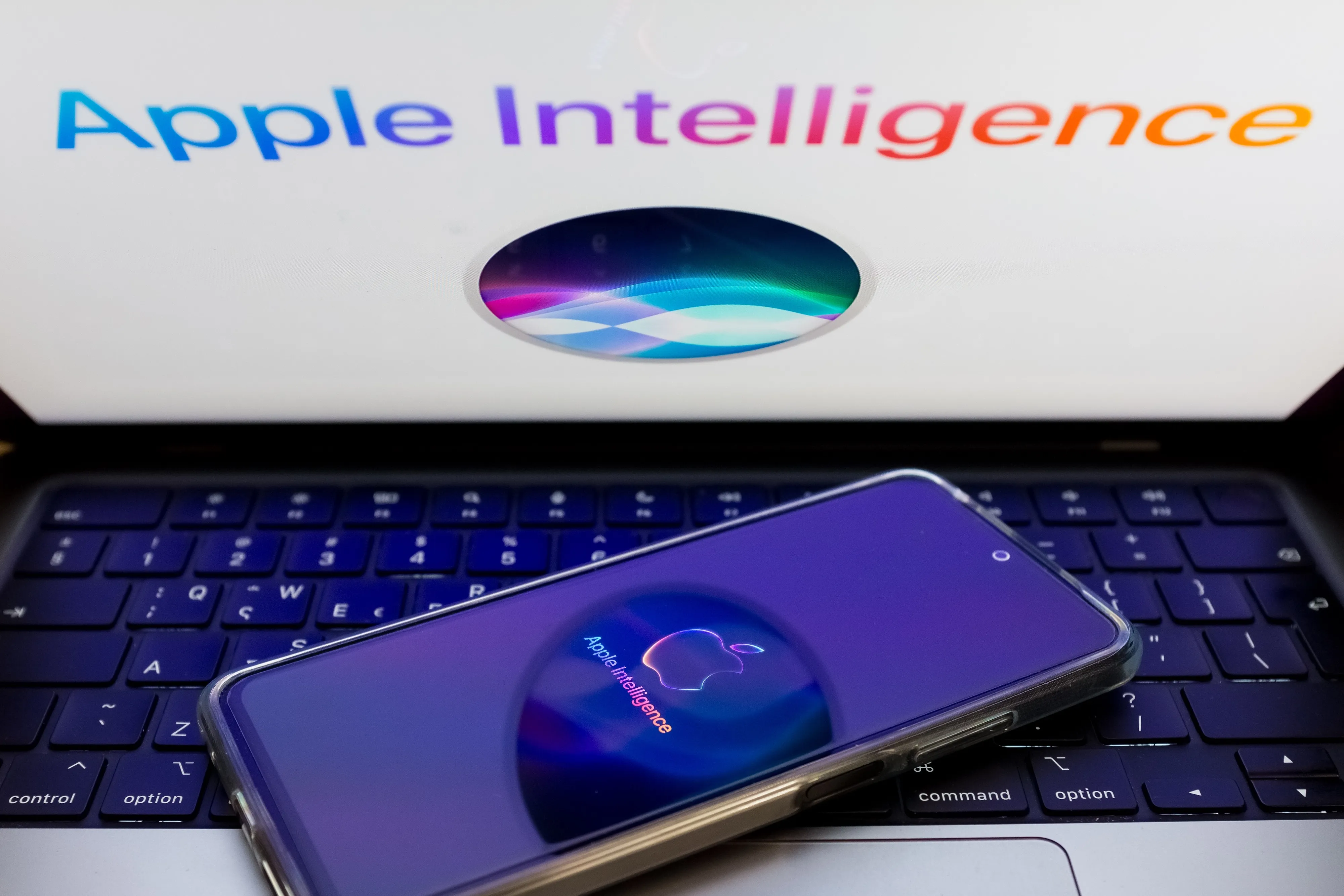 مکهای M1 از اپل اینتلیجنس پشتیبانی نمیکنند؛ اشتباه عجیب سایت اپل؟