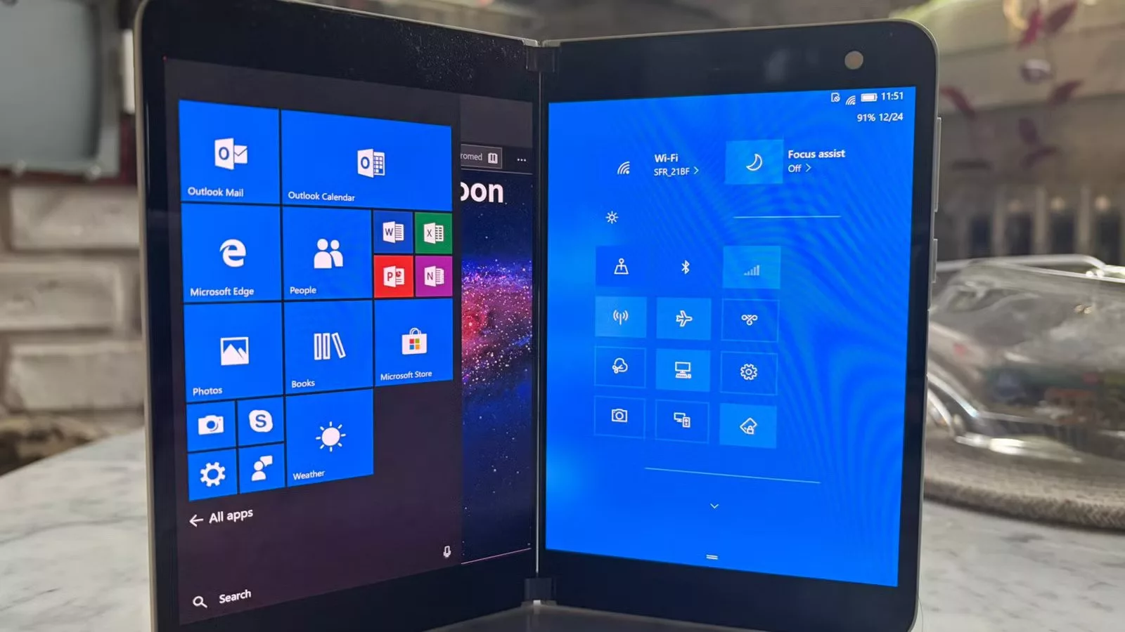 انتشار غیررسمی Andromeda OS؛ سیستمعامل سرفیس دوئو که لغو شد