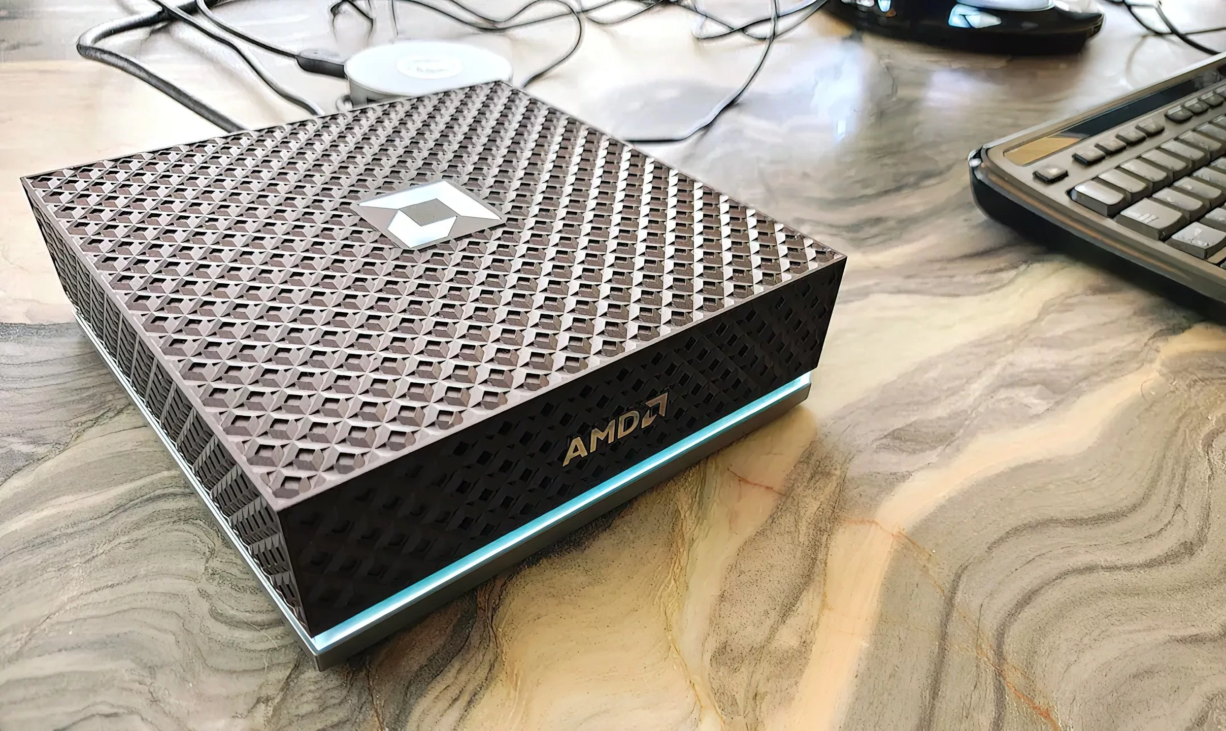 کامپیوتر هوش مصنوعی جدید AMD معرفی شد؛ رقیب DGX Spark انویدیا