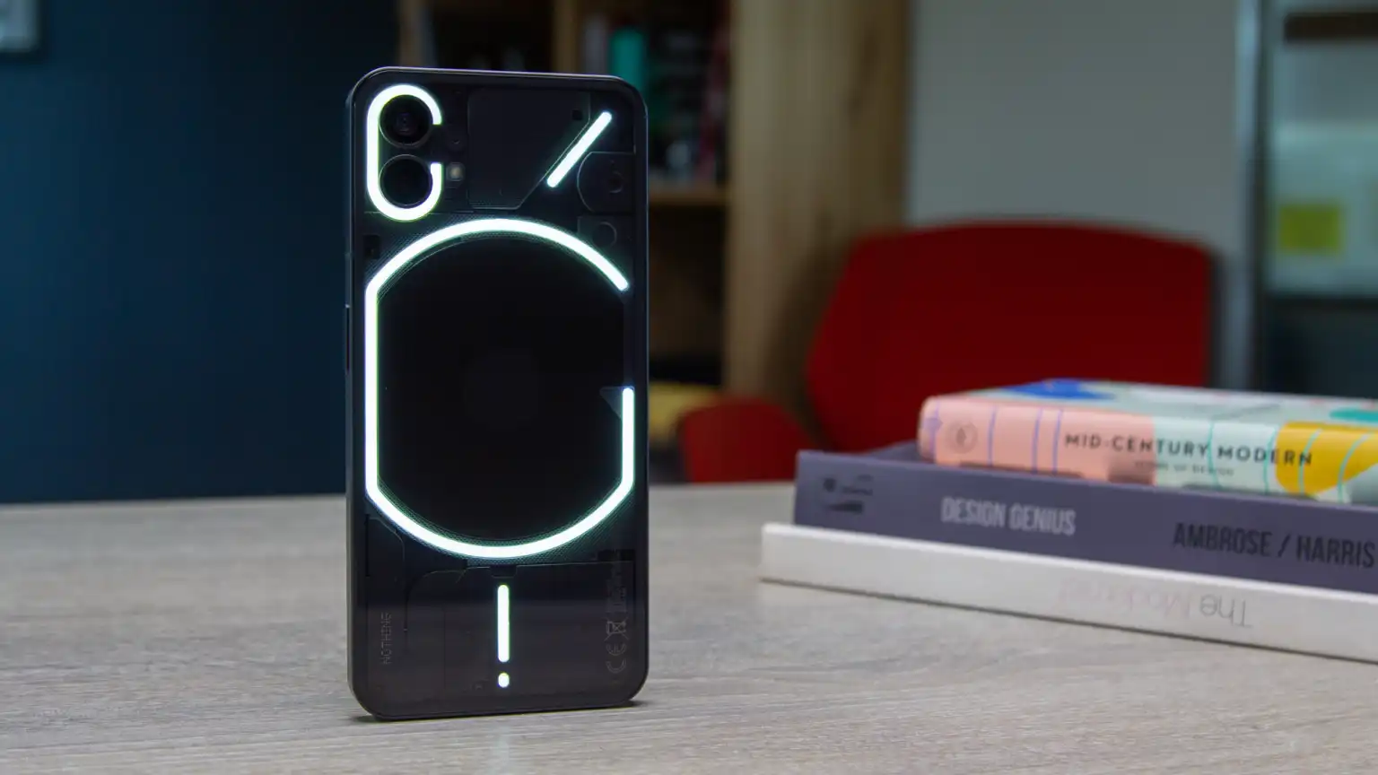شرکت ناتینگ به پشتیبانی نرمافزاری از گوشی Phone 1 پایان داد