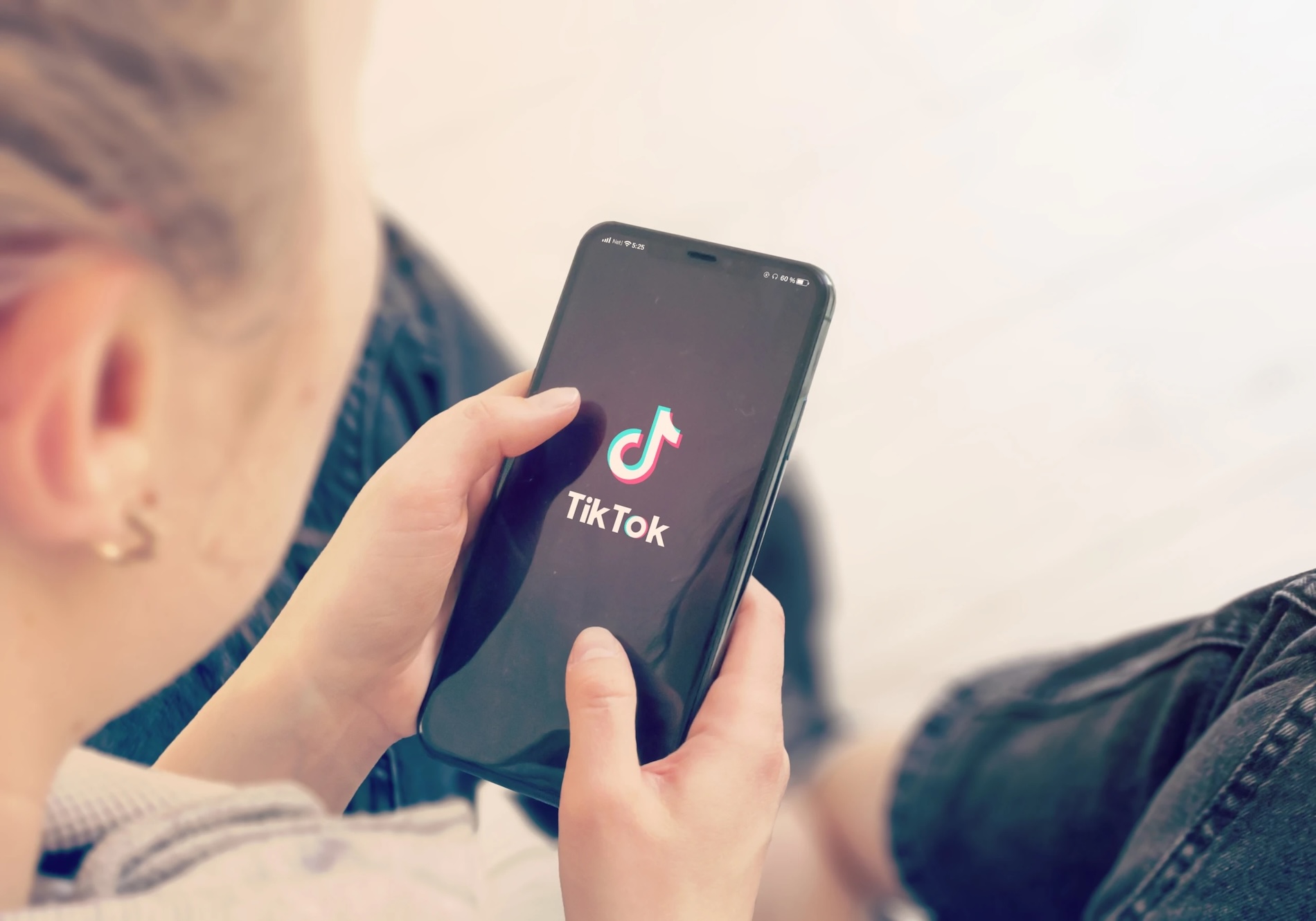 کمیسیون اروپا تیکتاک را به عدم حفاظت از حریم خصوصی کودکان متهم کرد