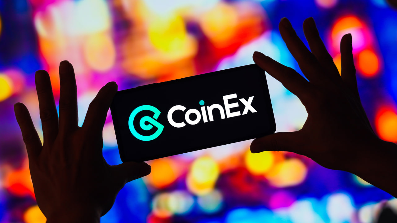 صرافی کوینکس پس از ۹ سال فعالیت تعطیل میشود؛ فرصت برداشت تا اول دیماه