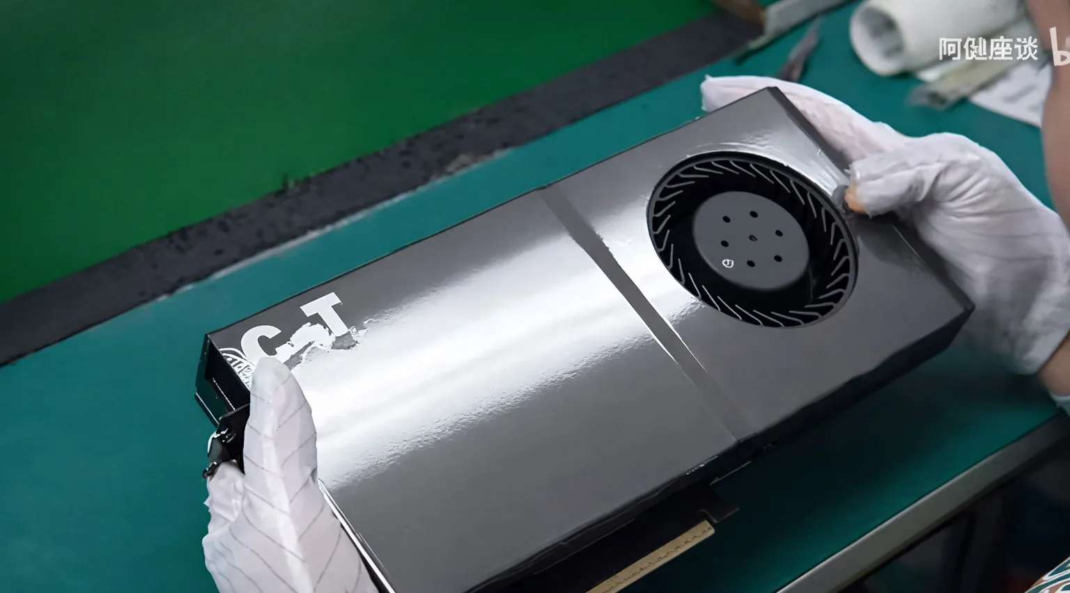 کارت گرافیک RTX 5090 هنوز در چین تولید میشود و به سرورهای هوش مصنوعی میرسد