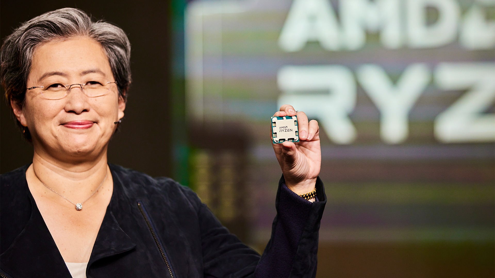 لیزا سو پردازنده Ryzen 7 5800X3D را آخرین هدیه AMD به دارندگان AM4 میدانست