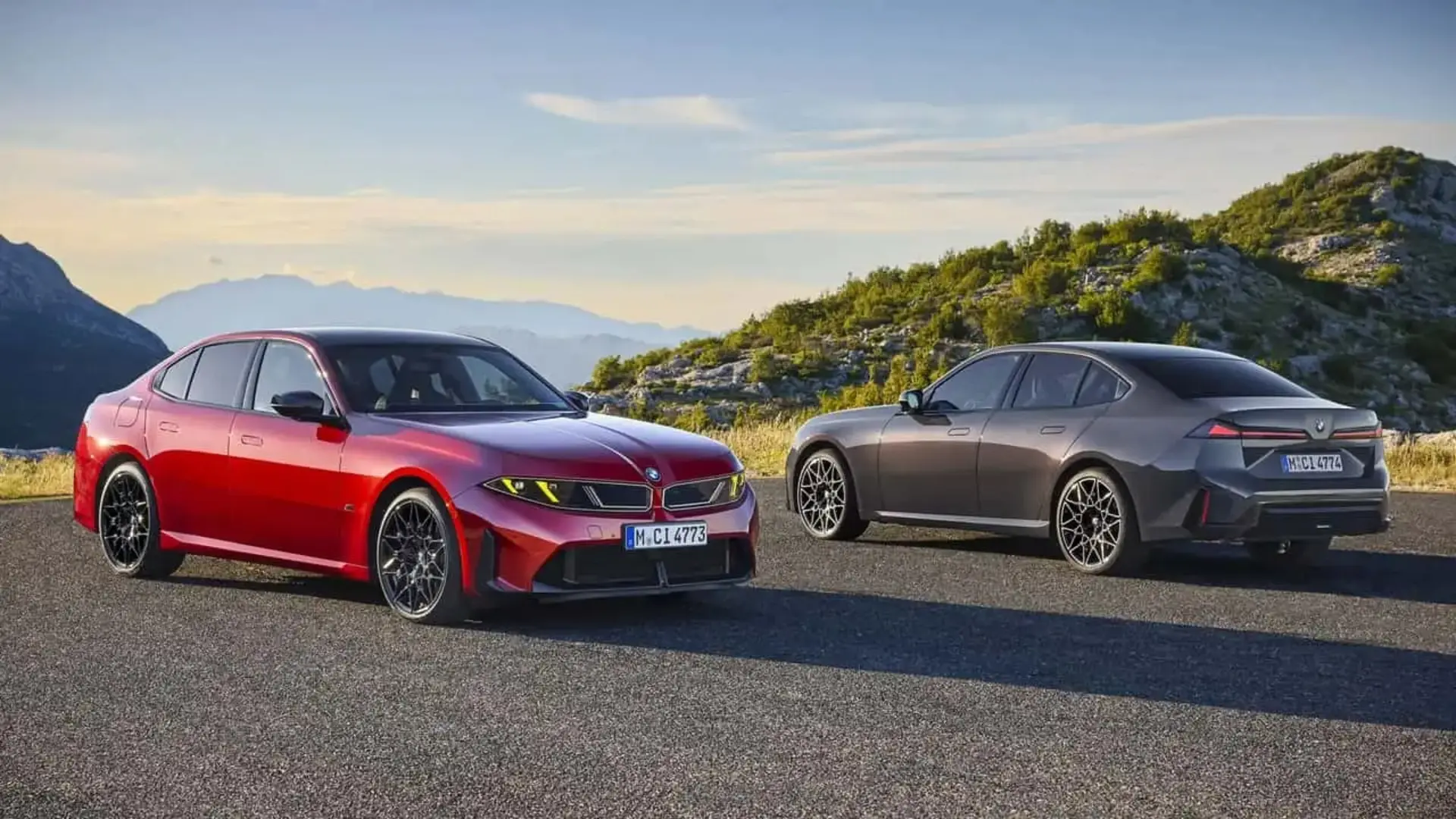BMW با نمایش i3 50 xDrive در ماراتن برلین، روی برد چشمگیر حداکثر ۹۱۲ کیلومتری این سدان برقی تأکید کرده است.